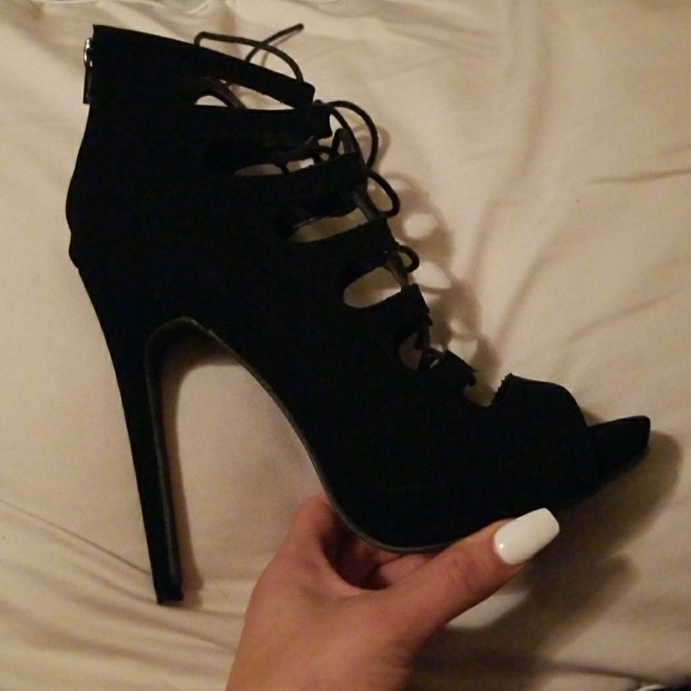 Heels - Picture 2 of 7